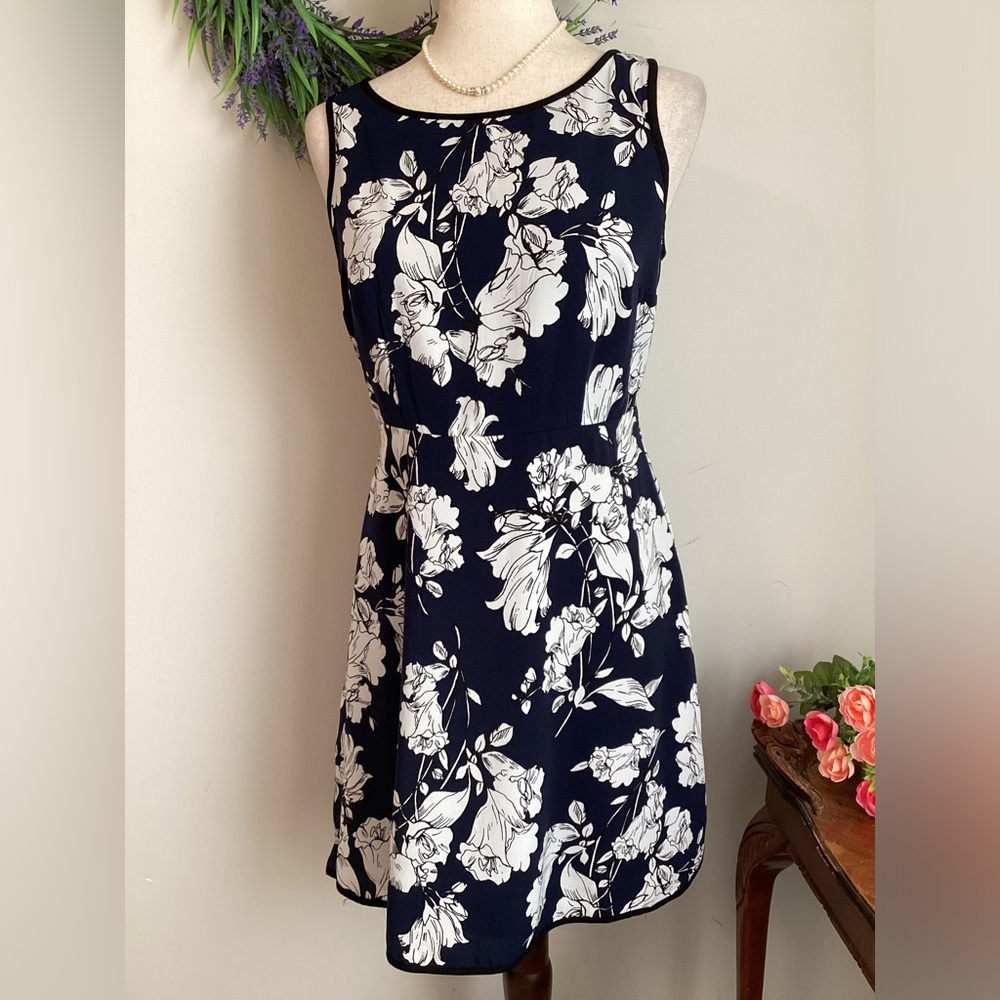 LOFT Petite Navy & White Floral  Sleeveless Dress KENTUCKY DERBY - TEA PARTIES